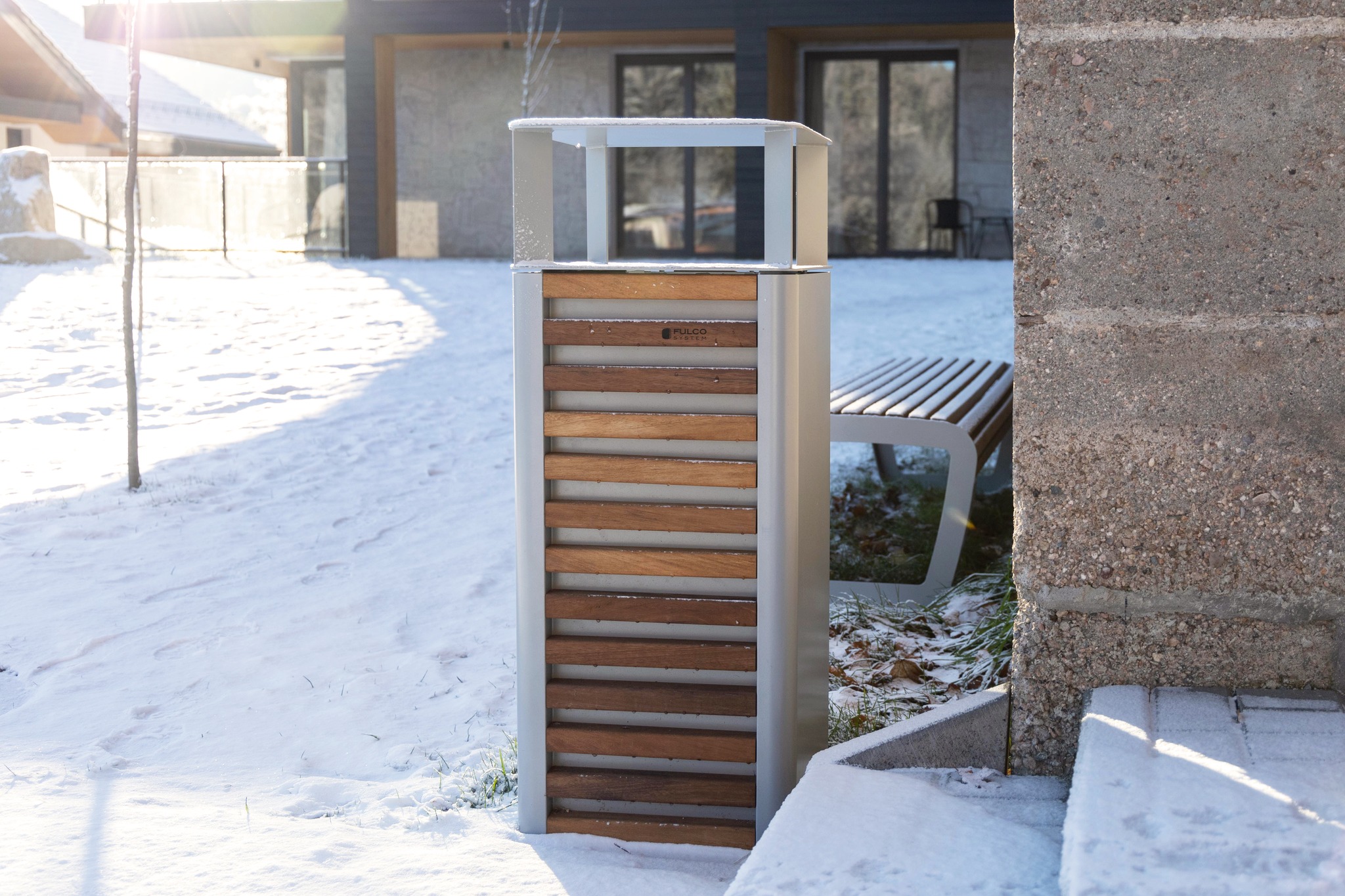 Avfallsbeholder TRAPO rustfritt stål med tak.